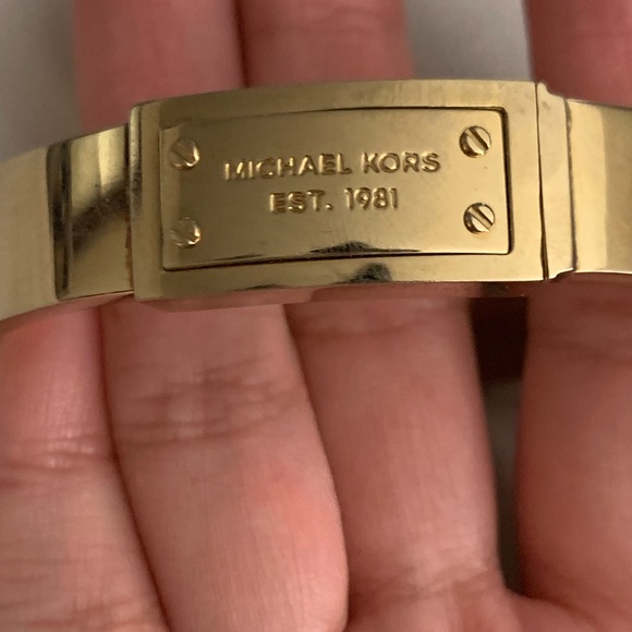 Michael kors bangle. Very good condition.Authentic - Picture 2 of 4
